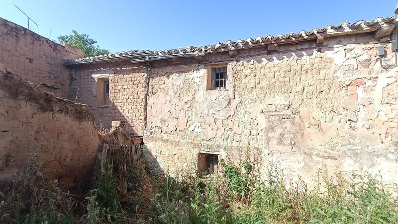 Foto c08e9b6f-f9a2-444d-b770-2308201795fb. Casa adossada amb aparcament a Cayuela
