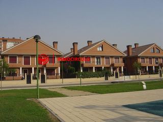 Xalet a Illera. Exclusivo chalet pareado junto al hubu tu oasis urbano en burgos