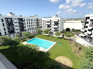 Miete Etagenwohnung  Murcia. Piso de tres dormitorios de obra nueva con piscina y balcón