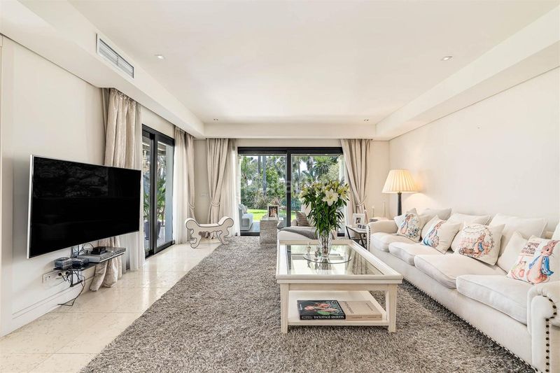 Foto 9db7bd6c-dc1c-4dd9-869b-dac98d762935. Casa en lomas de Marbella club Marbella