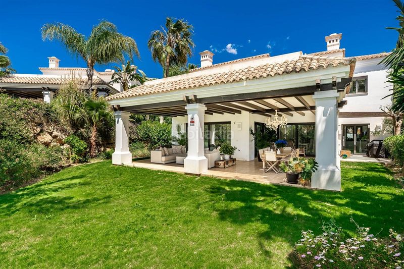 Foto ff6e182b-c087-4f4d-8dd2-3b3e495fbc1d. Casa en lomas de Marbella club Marbella