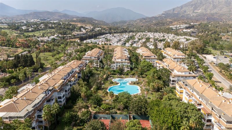 Foto 542407df-763c-41a0-bf05-705fc97c5d17. Apartamento en La Dama de Noche - La Alzambra Marbella