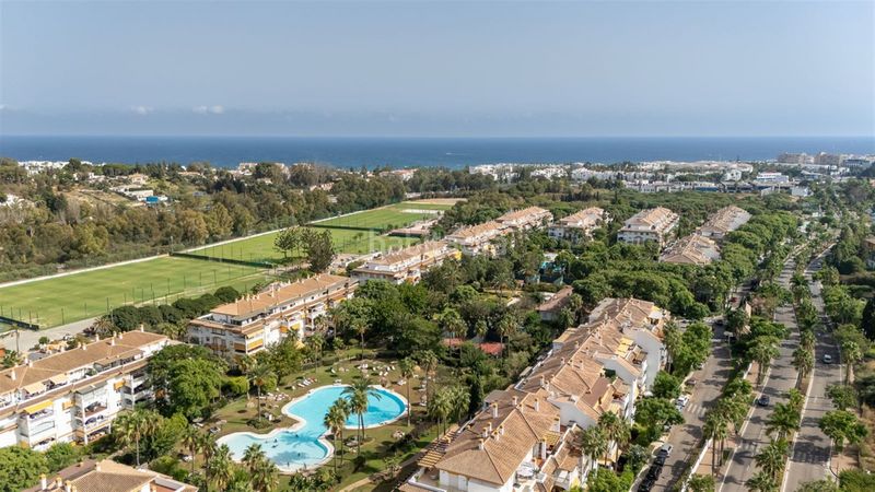 Foto 9abf1330-2da7-45f2-af9e-823ad25316ee. Apartamento en La Dama de Noche - La Alzambra Marbella