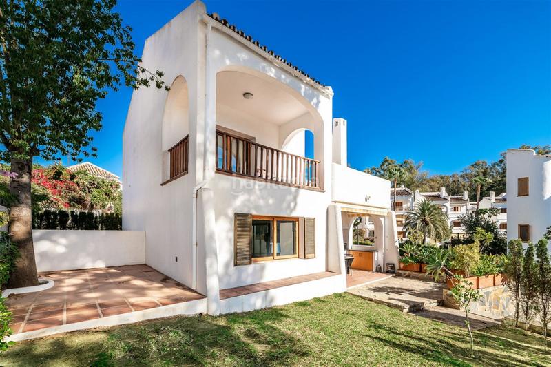 Foto 700960d8-1d18-4311-8617-8633eaf5f224. Reihenhaus in Aloha Marbella