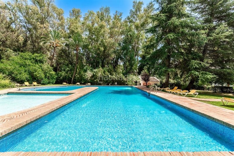 Foto ede9e1f0-1751-4784-bd8f-021489cfbfef. Reihenhaus in Aloha Marbella