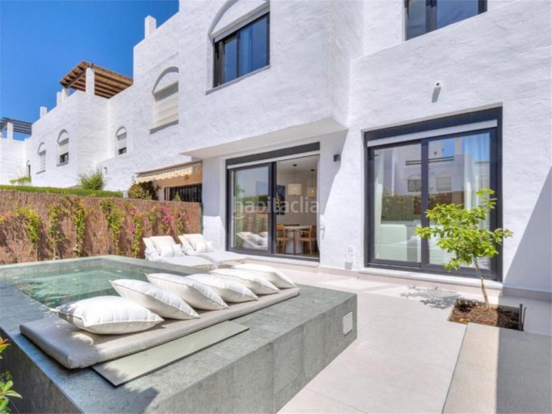 Foto dc8541a7-791a-4e92-b45a-d0a3bda58d3e. Casa adossada a Nueva Alcántara Marbella
