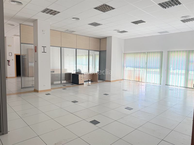 Foto 4b44b9c0-290c-40d3-9932-107f141c5319. Local comercial a Campanillas Málaga
