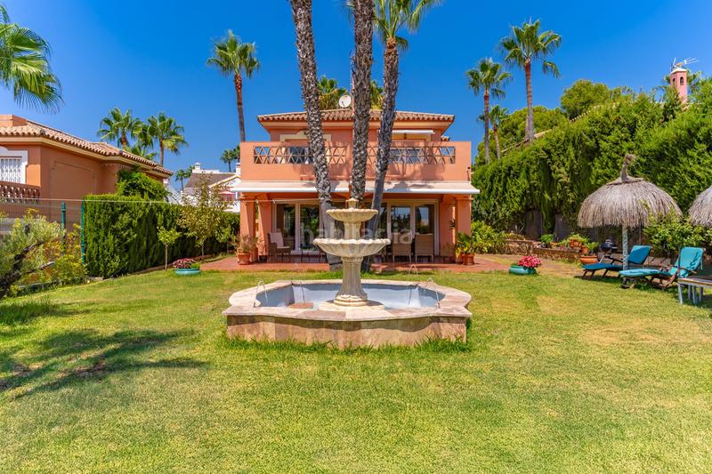 Foto 2eced1df-6532-4864-886e-39754f9bbd33. Casa en Nueva Atalaya Estepona