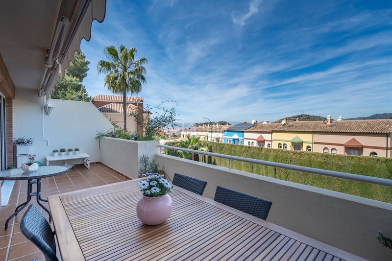 Foto 2d4a18d8-6955-4cab-8c6a-34adf255d4ce. Casa adossada a Parque Clavero Málaga