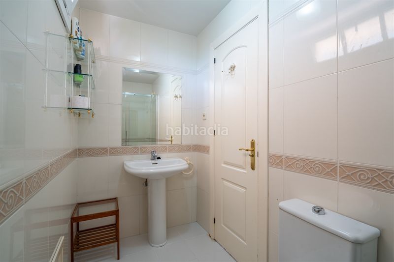 Foto 38a8d2eb-ae68-44ec-a08f-8a3bd712cbc2. Casa adossada a Parque Clavero Málaga