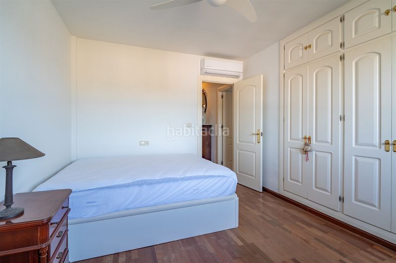 Foto f7266c66-40fb-40e5-a71d-58b85f51cbe4. Casa adossada a Parque Clavero Málaga