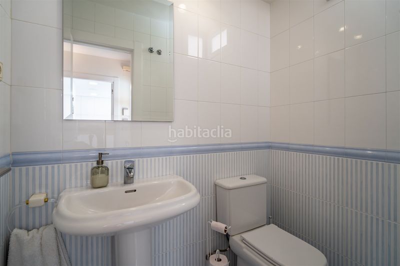 Foto f8744acb-0b73-42d0-b71c-2dbb9464312f. Casa adossada a Parque Clavero Málaga