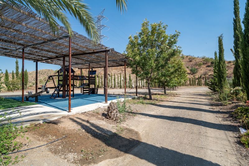 Foto f6e8eed4-c9df-4b37-a42e-a280477fe68b. Masia amb aparcament piscina a estación de Cártama Cártama