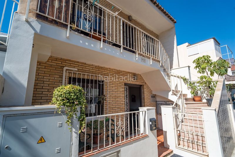 Foto c3b839ff-7932-474a-b549-62b364daf293. Casa adosada en salvador allende 216 doble rentabilidad en El Palo adosada con 2 viviendas independientes y licencia turística en Málaga