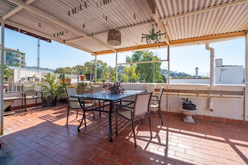 Foto d3127764-8bbb-4e6a-bd6a-119f4bd4bd65. Casa adosada en salvador allende 216 doble rentabilidad en El Palo adosada con 2 viviendas independientes y licencia turística en Málaga
