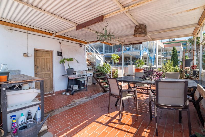Foto ff914b6a-a4d7-4d9f-89c5-daf0ebbb06f4. Casa adosada en salvador allende 216 doble rentabilidad en El Palo adosada con 2 viviendas independientes y licencia turística en Málaga