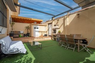 Casa pareada en Eugenio chicano 2. Chalet pareado en cártama con patio, terraza solárium y piscina