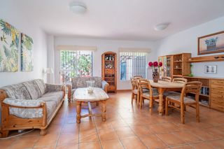 Casa bifamiliare in Estación de Cártama. Chalet pareado en venta en estacion de cartama