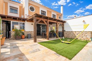 Semi detached house in Cártama pueblo. Chalet adosado en venta  en urbanización atalaya  cartama