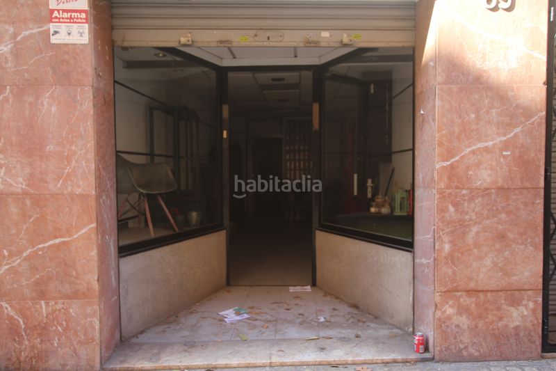 Foto bc1d0bc0-d220-4d49-b6a3-3cf97b3d7e89. Local comercial a El Camp de l´Arpa del Clot Barcelona