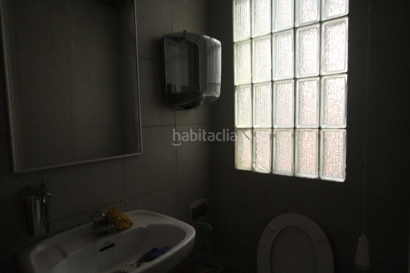 Foto ce3511b7-c9e7-4b1f-a5bf-00c23954603a. Local comercial a El Camp de l´Arpa del Clot Barcelona
