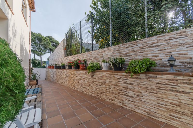 Foto 6cd64457-27b2-40e7-b87f-789f07044808. Maison jumelée avec chauffage parking piscine dans els masos de Pals Pals