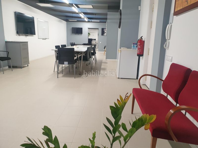 Foto c7bf8a10-f59b-4368-9fee-d0861deaea50. Local comercial a Can Vidalet Esplugues de Llobregat
