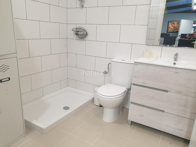Foto dc887863-6a6d-4a1c-96e7-2fa636351909. Local comercial a Can Vidalet Esplugues de Llobregat