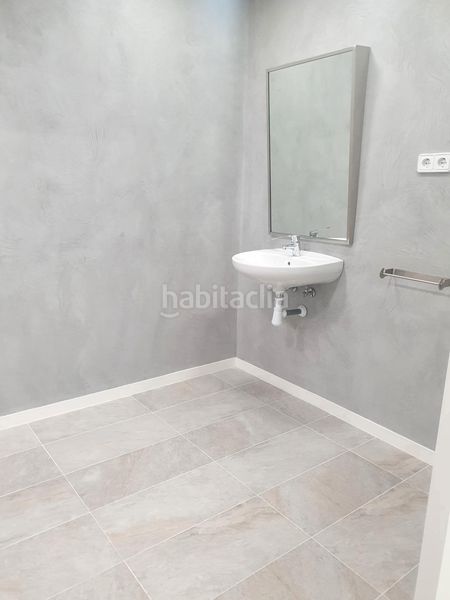 Foto df57a6e8-891f-43aa-98a9-f5c457845a40. Local comercial a Can Vidalet Esplugues de Llobregat