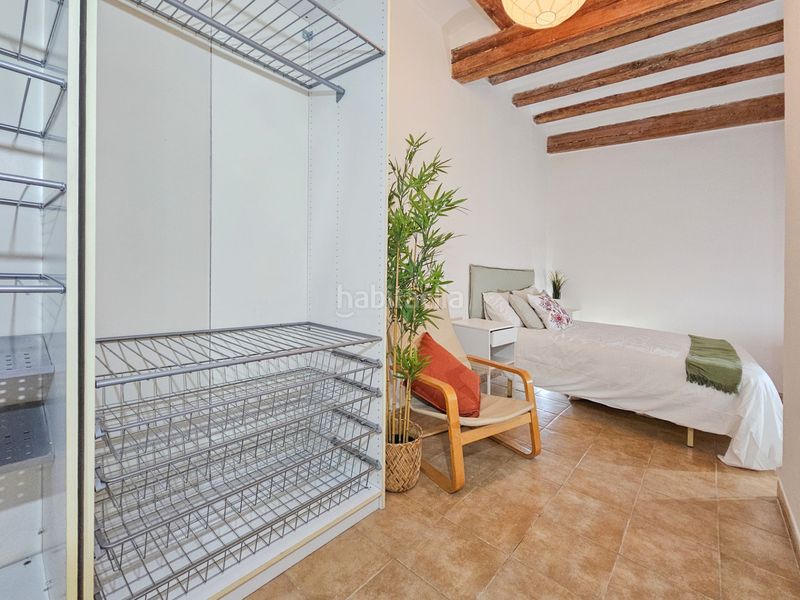 Foto ad288855-41d0-457b-9812-94f69f405ec4. Pis a Raval Barcelona