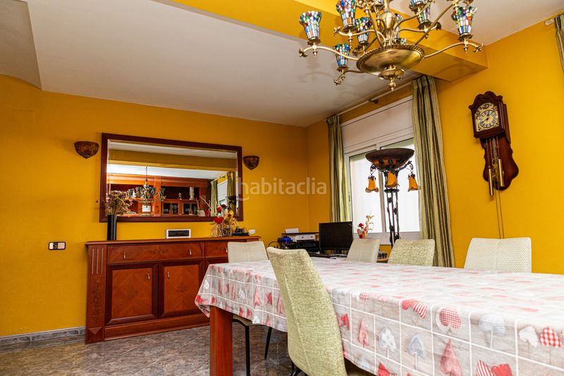 Foto 0d13d761-cece-4316-b6be-758e00da92ff. Casa aparellada amb calefacció a Llefià Badalona