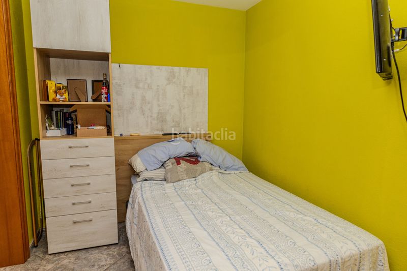Foto 1f4afe52-8860-4ea4-92ea-43a52bf06620. Casa aparellada amb calefacció a Llefià Badalona