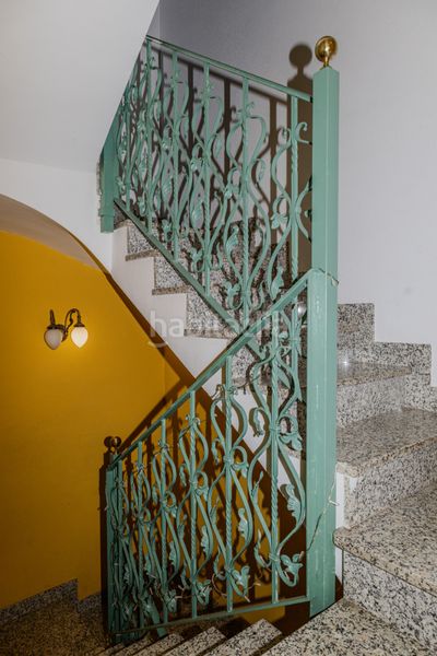 Foto 43d72d02-3b1d-478c-94ce-3b1d32b58ceb. Casa aparellada amb calefacció a Llefià Badalona