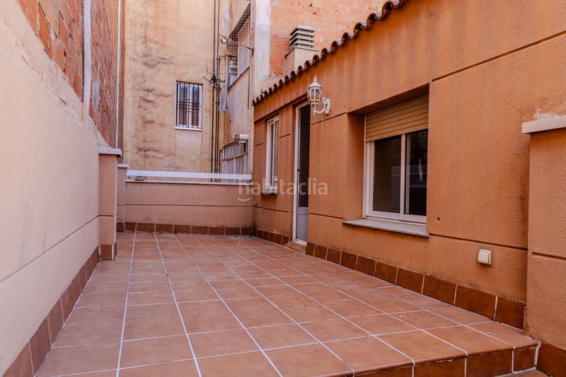 Foto 5d34c649-0bb0-41f7-b7d9-83a1e0d0ead5. Casa aparellada amb calefacció a Llefià Badalona