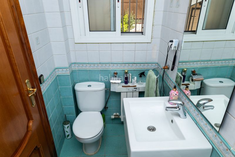 Foto c60e20b2-a4f2-4f84-aa48-c27d61275f90. Casa aparellada amb calefacció a Llefià Badalona