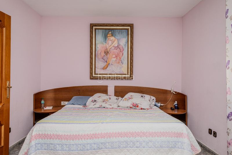 Foto d0f72bb7-1594-4aa4-8c99-17e527976f21. Casa aparellada amb calefacció a Llefià Badalona