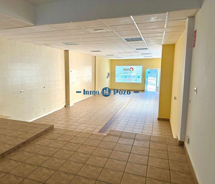 Foto c759c8f0-25c6-492c-8035-98f0fed9f4f1. Local comercial a Almendralejo