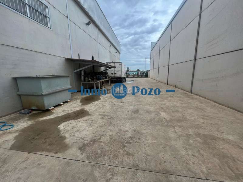 Foto 11f0c396-a056-4d59-8ef9-ae52f75009dc. Nau industrial a Almendralejo