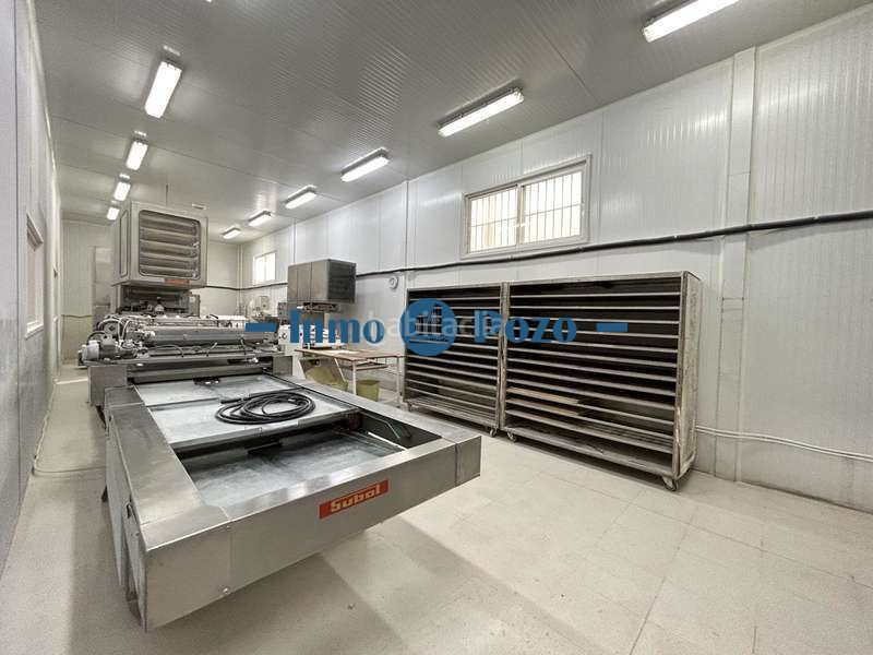 Foto 47188368-4281-46dd-b362-13e211e6179d. Nau industrial a Almendralejo