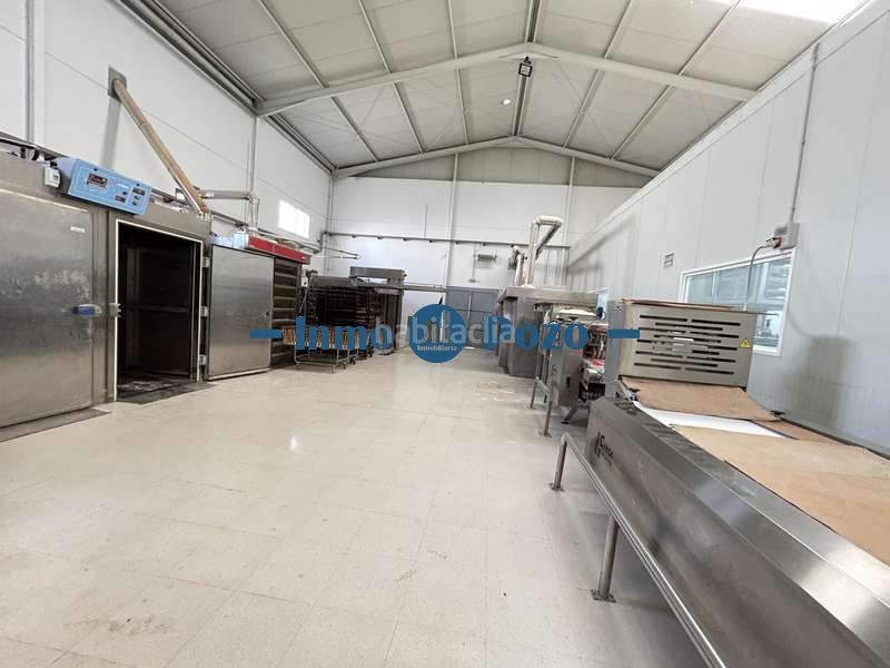 Foto 50676fd8-d881-4f3f-9eb3-d6a7047b5c4a. Nau industrial a Almendralejo