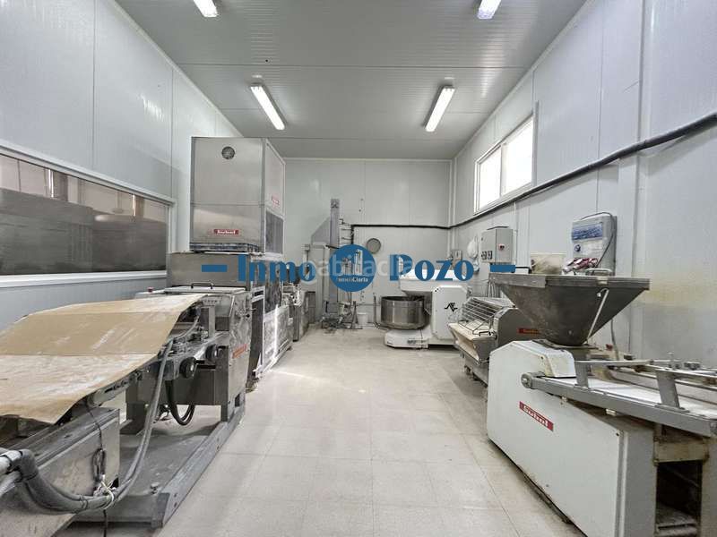 Foto d184e012-592d-4bc7-a1b4-b3f085d573f8. Nau industrial a Almendralejo