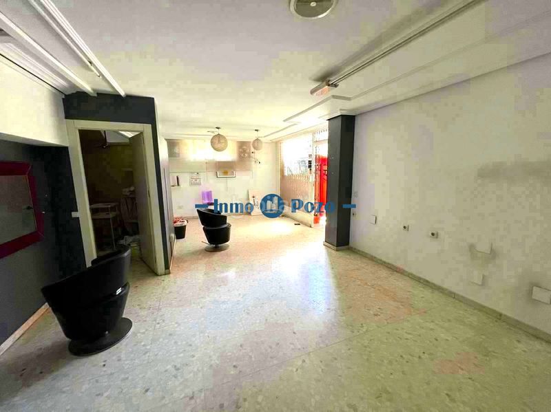 Foto 47521c7c-ff41-4cb9-840e-afa02d01c958. Local comercial a Almendralejo