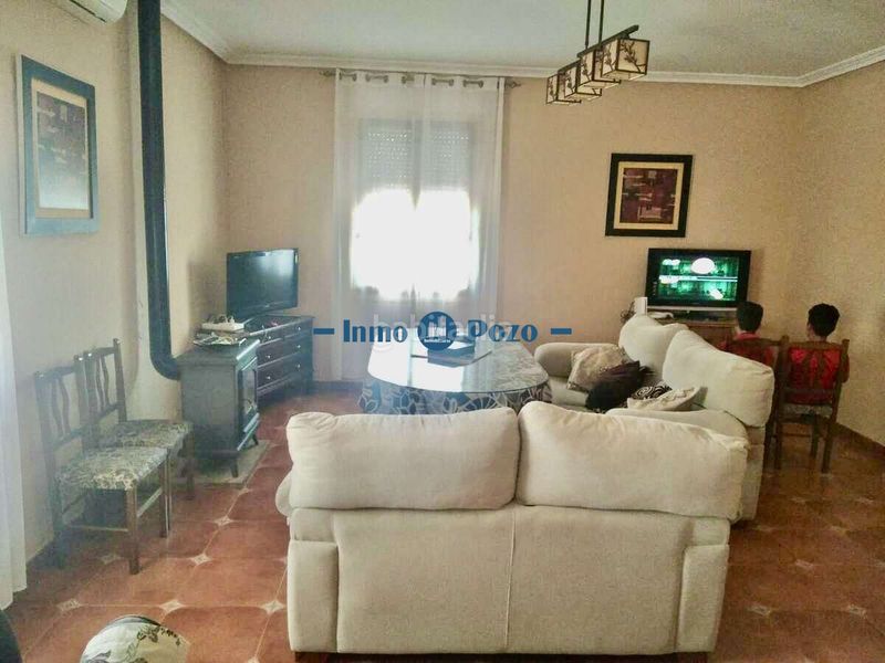 Foto 2831a946-7e48-4cf4-b6e4-c10d57fc6229. Xalet amb piscina a Almendralejo