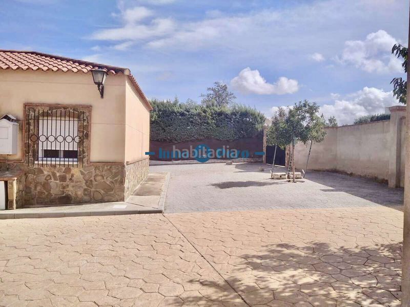 Foto 6117234c-c28b-4295-a726-5f4adc7a9485. Xalet amb piscina a Almendralejo