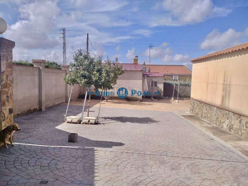 Foto 6b4705db-b439-4fb4-8693-292ed0f28b74. Xalet amb piscina a Almendralejo