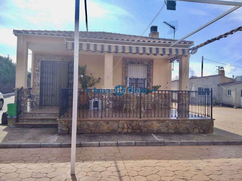 Foto d4212781-89f0-404d-892c-31d171547ff4. Xalet amb piscina a Almendralejo