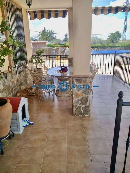 Foto e247851f-3ee3-409e-9028-debb40f7dcd2. Xalet amb piscina a Almendralejo