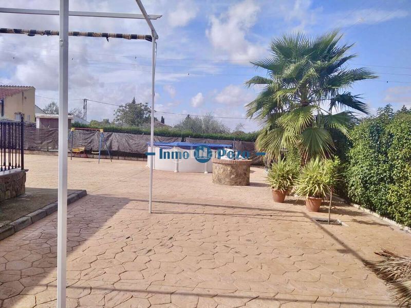 Foto ec286489-930f-45f9-a459-681250372fdd. Xalet amb piscina a Almendralejo