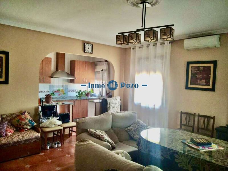 Foto f342595d-c78e-4631-bf03-3e541d76e9ce. Xalet amb piscina a Almendralejo