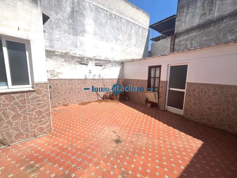 Foto 91a82888-8ca7-4670-b896-7900a1147837. Casa amb aparcament a Almendralejo